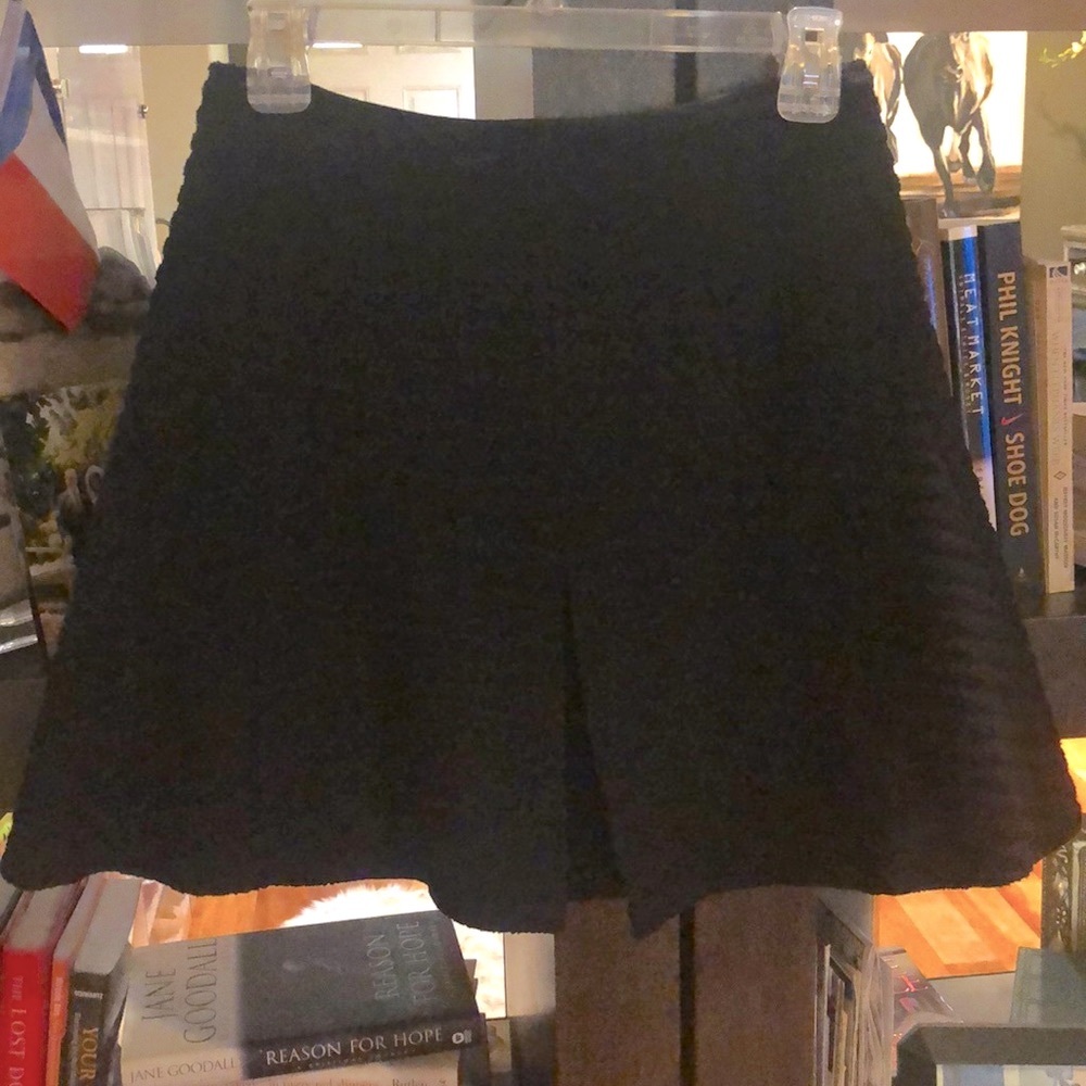Theory black skirt, size 4!